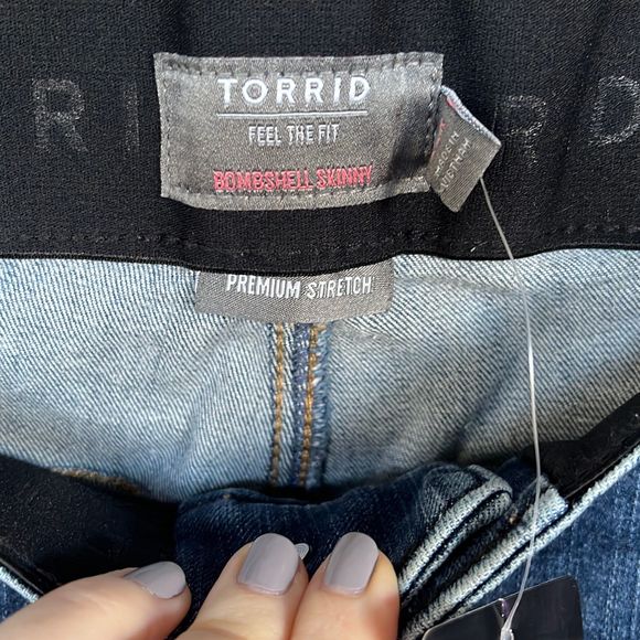 Torrid Jeans Feel the Fit Bombshell Skinny High Rise Premium Stretch 22R New - Picture 9 of 14